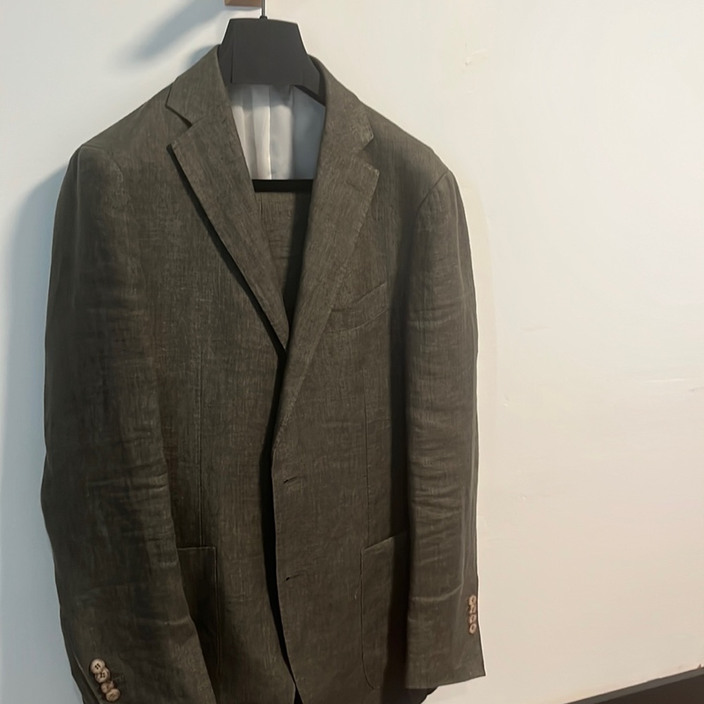 100% linen green suitsupply suit. Excellent condition. Worn once